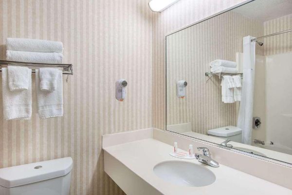 BAYMONT INN BARTONVILLE (Bartonsville)